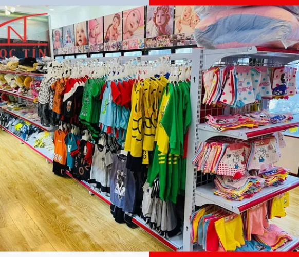 Các mẫu kệ treo quần áo shop bền đẹp 