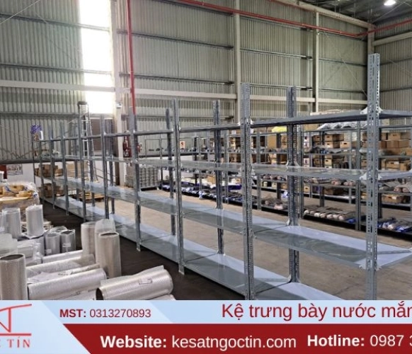 Kệ trưng bày nước mắm gia vị