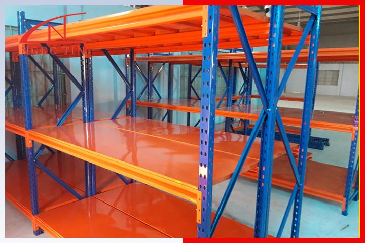 Đặc điểm cấu tạo nổi bật của kệ sắt công nghiệp