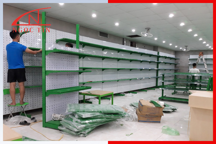Giá kệ tôn đục lỗ tại siêu thị Giá kệ tôn đục lỗ tại siêu thị