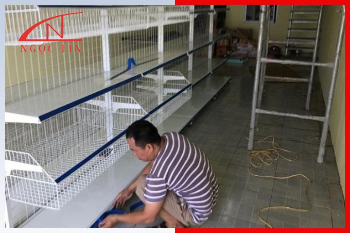 Mẫu kệ trưng bày mì tôm bằng sắt v lỗ Mẫu kệ trưng bày mì tôm bằng sắt v lỗ