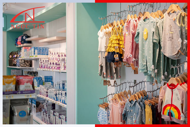 Mẫu giá kệ treo quần áo trẻ em với móc treo Mẫu giá kệ treo quần áo trẻ em với móc treo