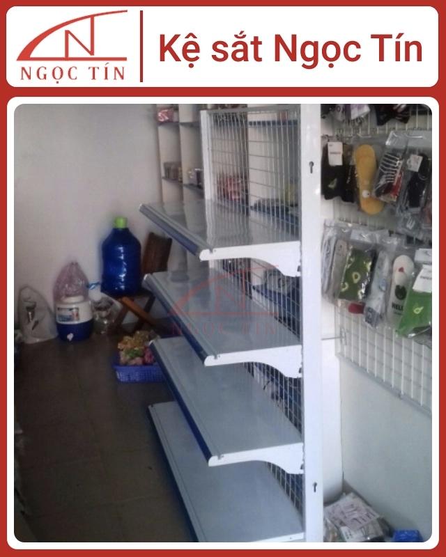 Cấu tạo kệ sắt để hàng trong kho công nghiệp