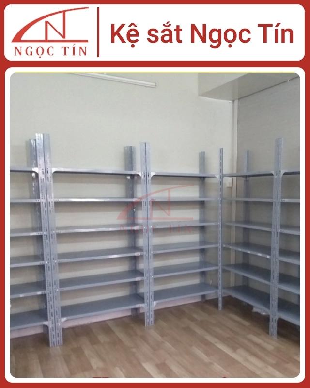 Hình ảnh kệ sắt để hàng đa năng đa thi công