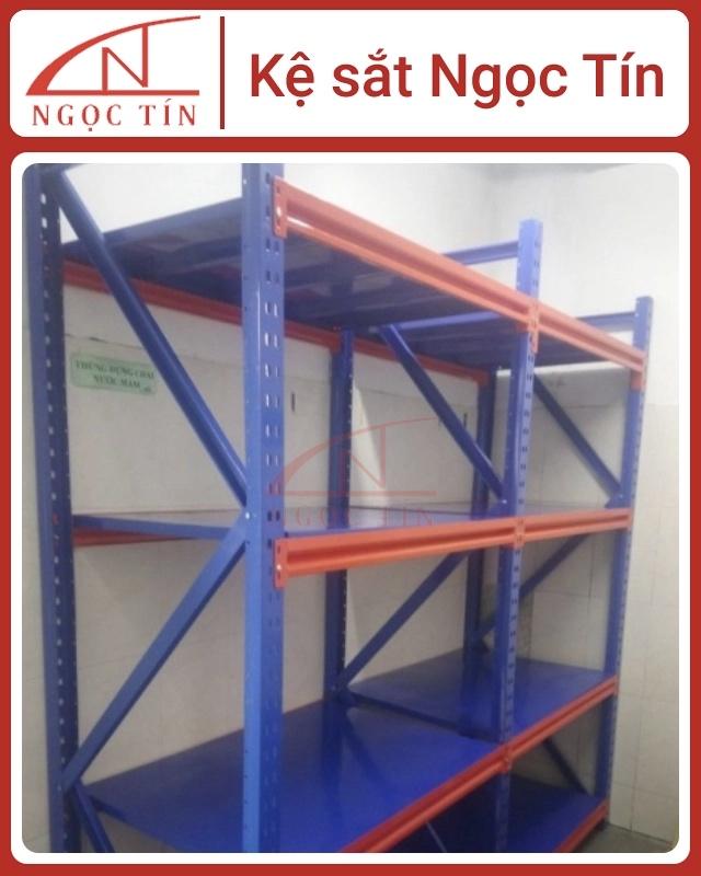 Ứng dụng của kệ sắt để hàng trong đời sống hiện nay