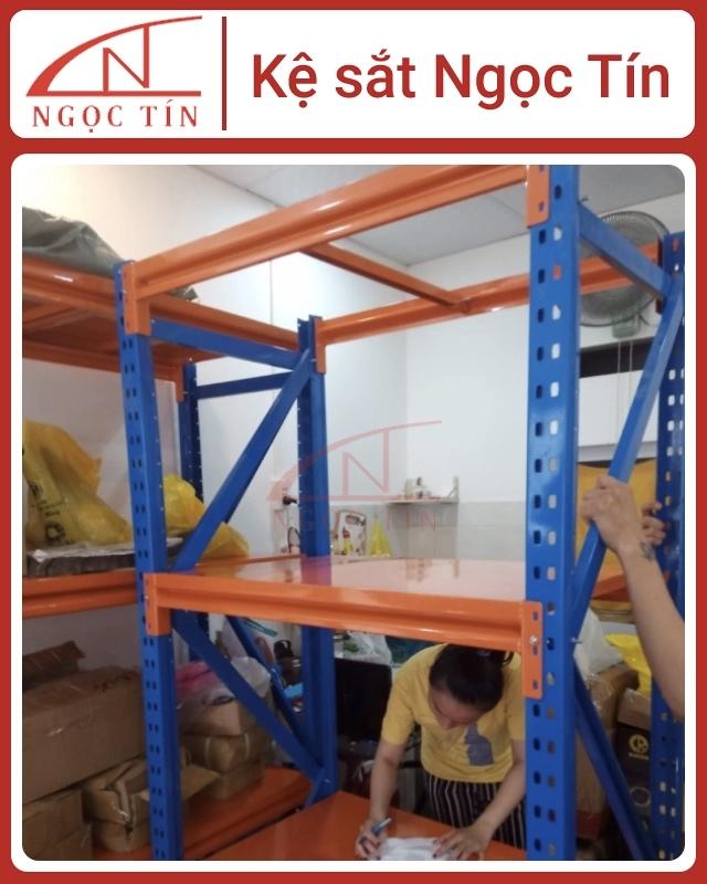 Ưu điểm kệ để hàng trong kho công nghiệp