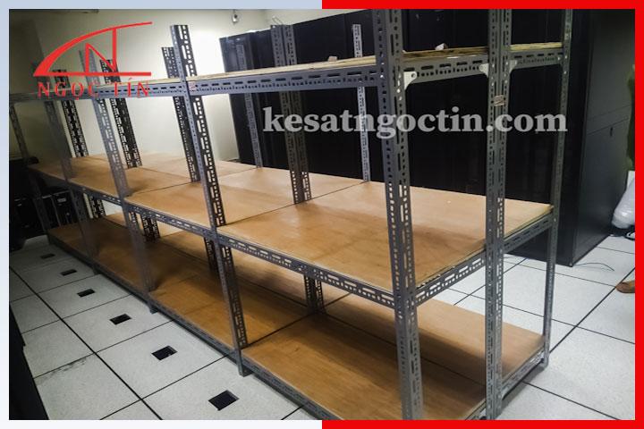 Kệ sắt V lỗ 3 tầng KSNT302 Kệ sắt V lỗ 3 tầng KSNT302